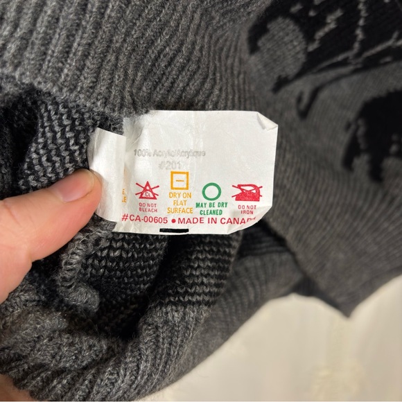 Vintage Elephant Pattern Knit Sweater Pullover Black Grey Size Medium Large - Picture 7 of 7